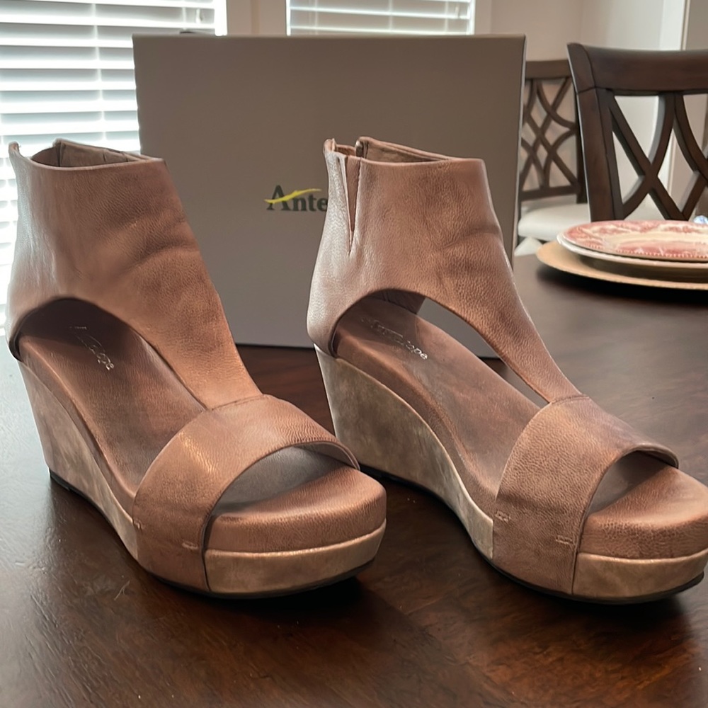 Antelope grey wedges, size 40